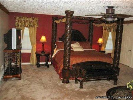 Rock Laurel Bed And Breakfast Candler Bilik gambar