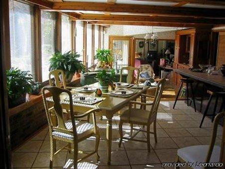 Rock Laurel Bed And Breakfast Candler Restoran gambar